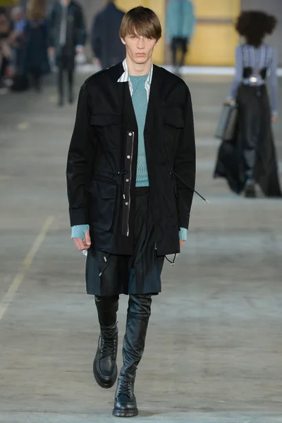 Look 19